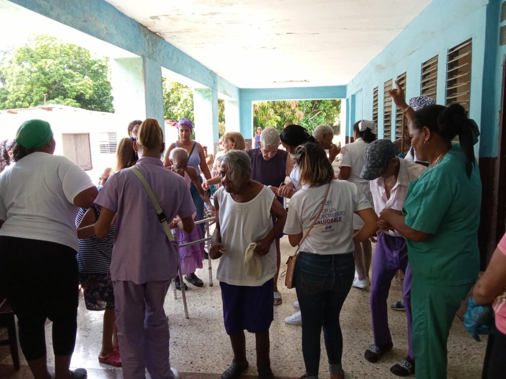 Bailoterapia. Regalando Alegrías en el hogar del adulto mayor Lazo de la Vega de La Lisa