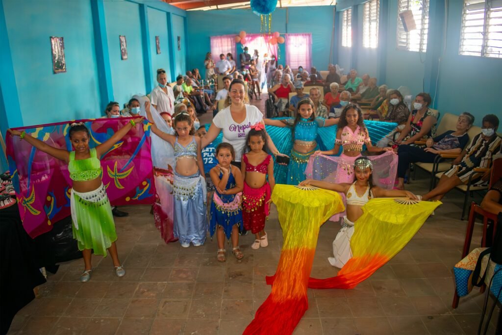 Danzando sueños con Cami. Regalando Alegrías en el hogar del adulto mayor Chung Wah de San Miguel